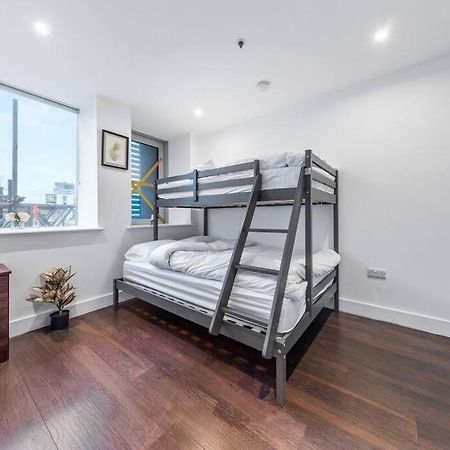 شقة Sleep 7 20 Mins From London Waterloo Bp65 المظهر الخارجي الصورة