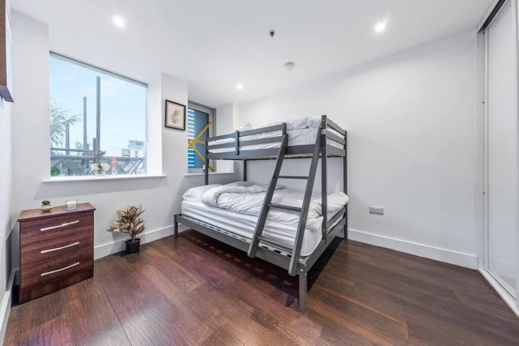 شقة Sleep 7 20 Mins From London Waterloo Bp65 المظهر الخارجي الصورة